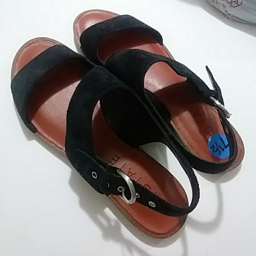 1.State Suede leather sandals